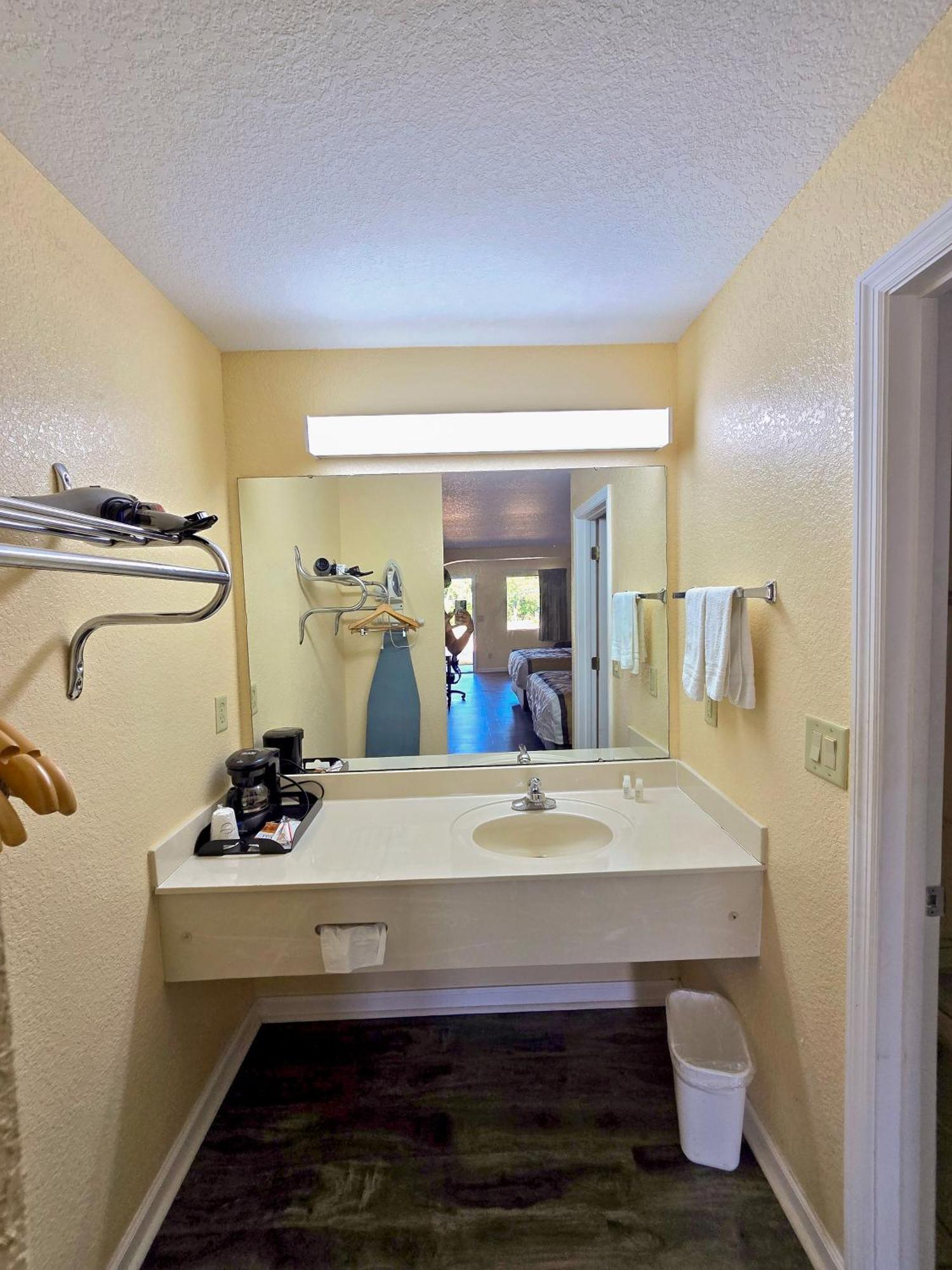 Garden Inn And Suites Near Callaway Gardens Pine Mountain Exterior foto