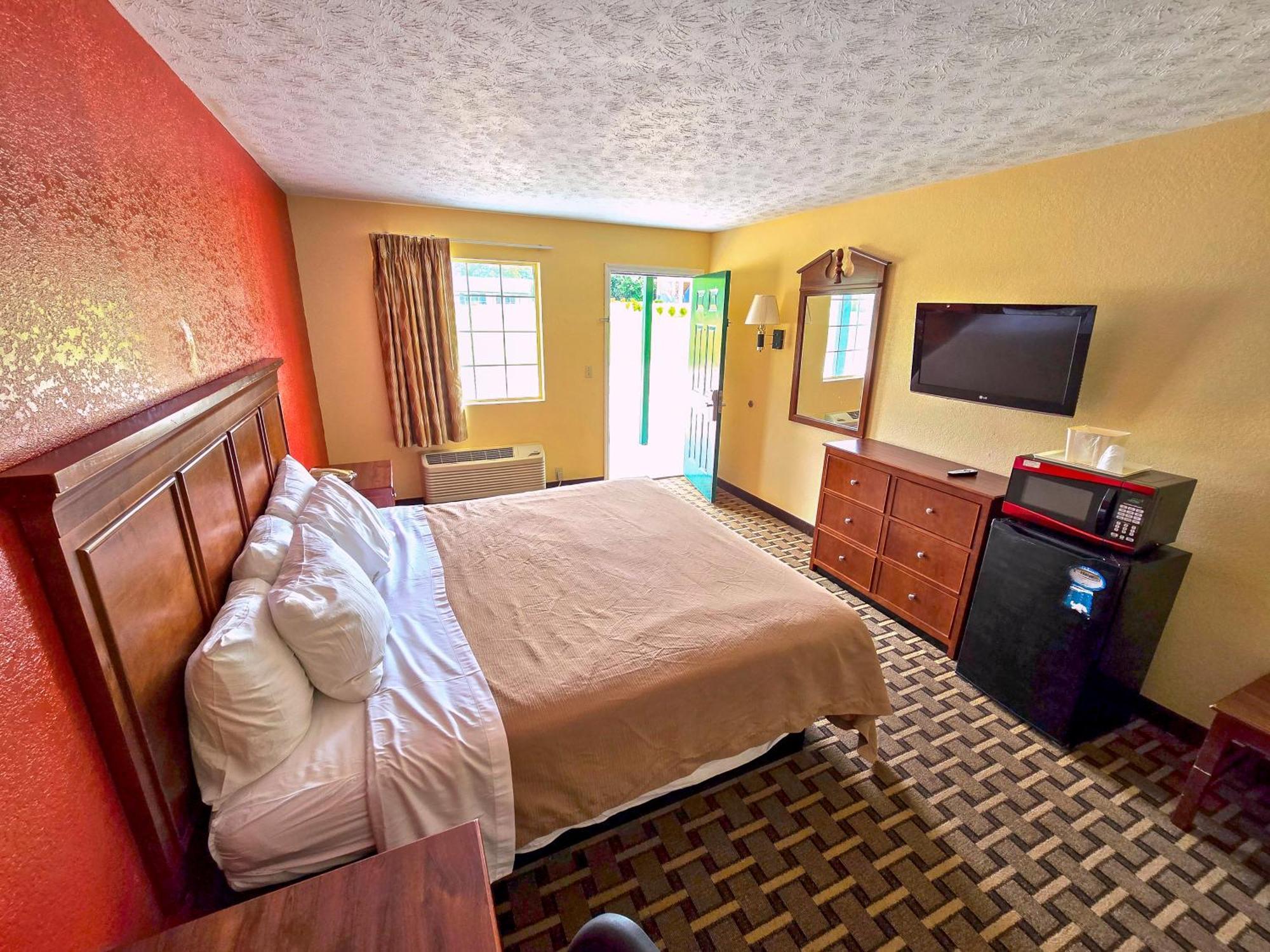 Garden Inn And Suites Near Callaway Gardens Pine Mountain Exterior foto