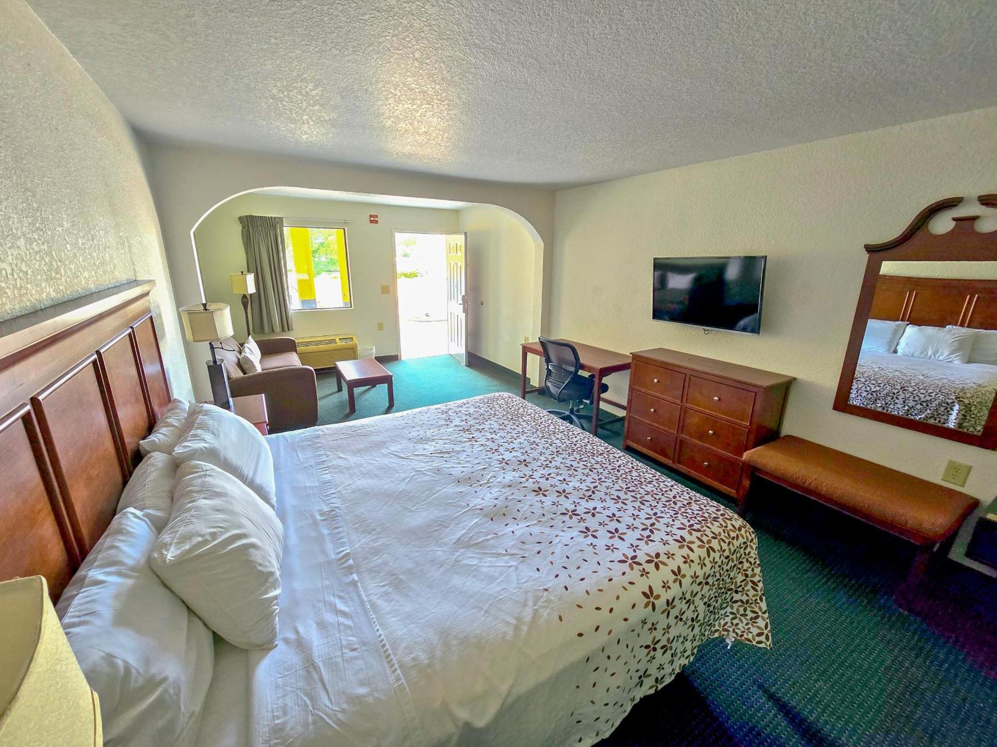 Garden Inn And Suites Near Callaway Gardens Pine Mountain Exterior foto