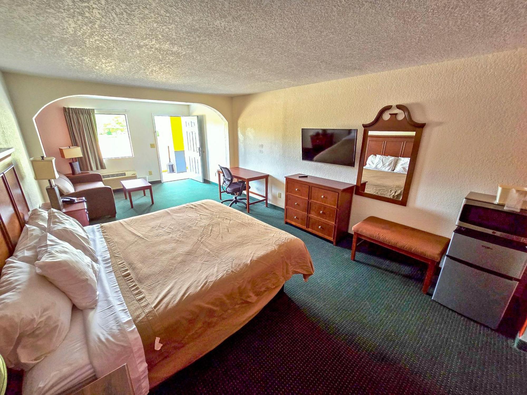 Garden Inn And Suites Near Callaway Gardens Pine Mountain Exterior foto